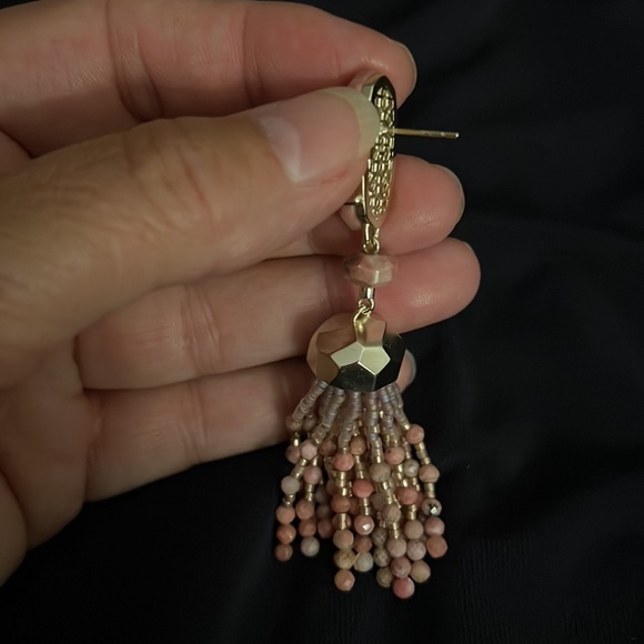 Kendra Scott ONE EARRING Dove Pink Rhodonite Yellow Gold - Picture 3 of 3